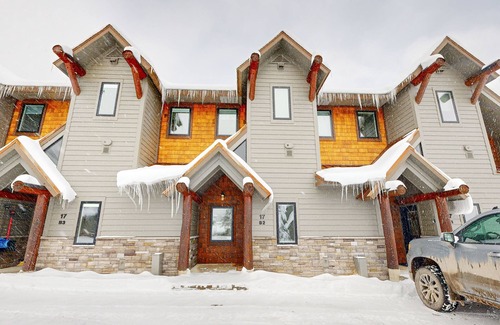 Saddle Ridge House | Spacious ski-in/ski-out townhome located in Moonlight Basin with private hot tub