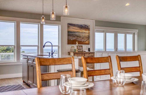 Nelscott House | Spacious, Sky-High Great Room Graces Splendidly Luxurious Ocean-view Craftsman!