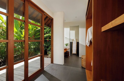 Berawa Villa | Spacious & sleek contemporary villa near Canggu