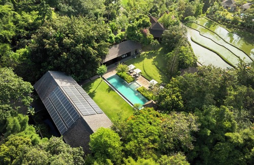 Berawa Villa | Spacious & sleek contemporary villa near Canggu