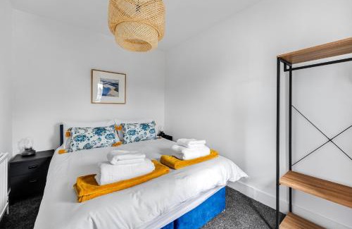 Kempston Apartment | Spacious Sleeps6 Leisure Contractors SuperfastWiFi