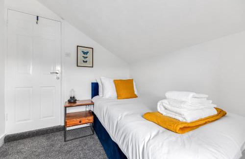Kempston Apartment | Spacious Sleeps6 Leisure Contractors SuperfastWiFi