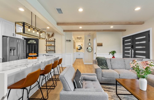 Midway City House | Spacious Socal Villa Minutes to Disneyland and Attractions