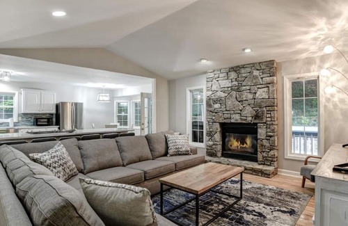 Skyland House | Spacious South Asheville Getaway