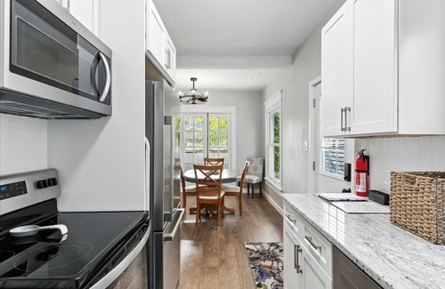 Dayton House | Spacious, Southern Charm! 4-bedroom house in Dayton that accommodates 11 guests!