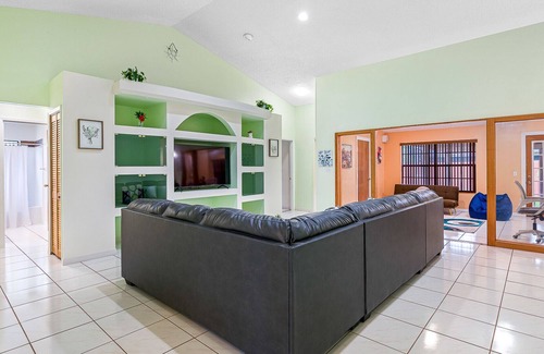 Carrollwood House | Spacious Space to Make Memories@Beach City
