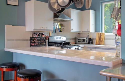 Central San Pedro Condo | Spacious split-level condo in quiet neighborhood