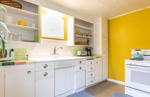 Fremont House | Spacious Spunky Multi-Level Unit Near Fremont – Perfect for Your Seattle Getaway!