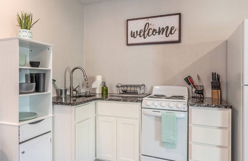Oak Cliff House | Spacious Stay in Oak Cliff