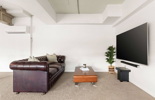 St Peters Apartment | Spacious Studio | CBD minutes to St Peters train