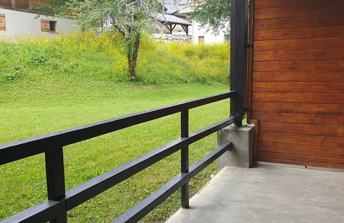 Saint-Jean-dʼAulps Apartment | Spacious studio at the slopes with parking and balcony