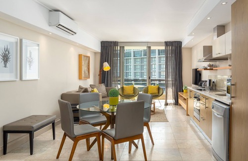 Flora Park Apartment | Spacious Studio Apartment on the Canals in CT