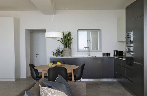 Clifton Apartment | Spacious Studio Apartment - Number 4702