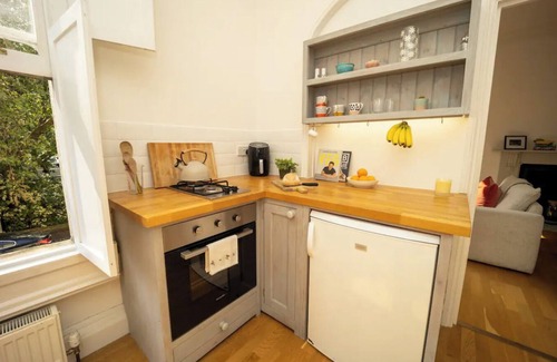 Bath Apartment | Spacious Studio Apartment in Central Bath - Sleeps 2, Parking Available