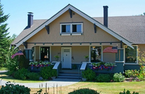 Friday Harbor Apartment | Spacious Studio Downtown! (Explorer's Suite)