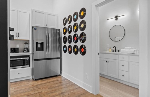 Talbot's Corner House | Spacious Studio for 4 w/Full Kitchen Near Nash DT