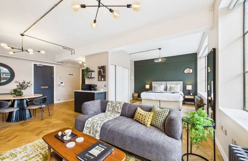 Hoxton Apartment | Spacious Studio Apartment by Tech City