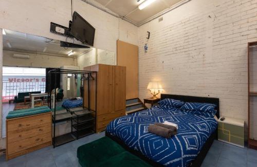Northcote Apartment | Spacious Studio in Quiet Northcote Neighbourhood