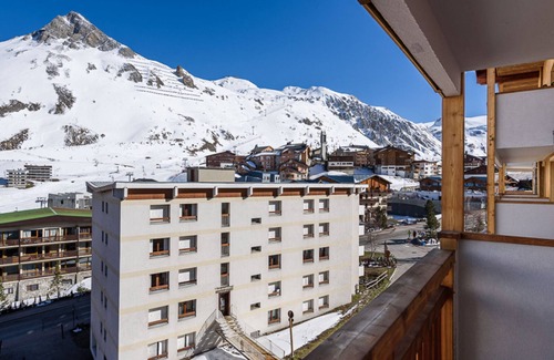 Les Almes Apartment | Spacious Studio Near Slopes & Shops with Balcony - Pet Friendly