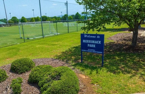 Huntsville Apartment | Spacious Studio near Huntsville Botanical Gardens
