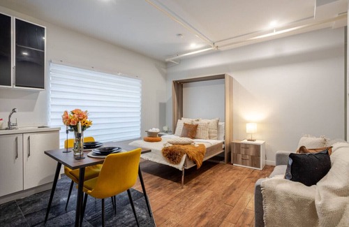 Downtown Montreal Apartment | Spacious Studio on Bishop - Hot Spot Dtown MTL