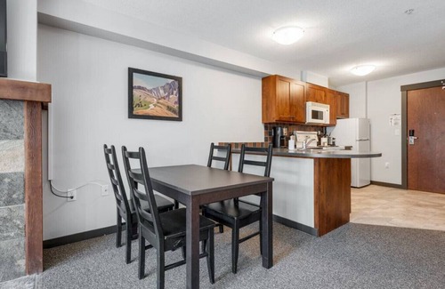 East Kootenay Condo | SPACIOUS Studio | Ski In/Out | Pool & Hot Tubs | In the Heart of PANORAMA RESORT