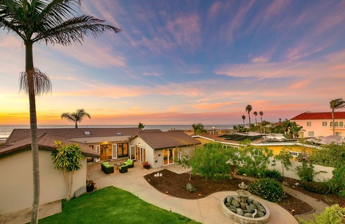 Sunset Cliffs House | Spacious studio with ocean-view deck and grill