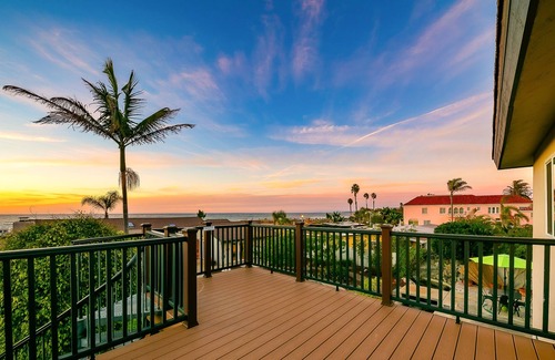 Sunset Cliffs House | Spacious studio with ocean-view deck and grill