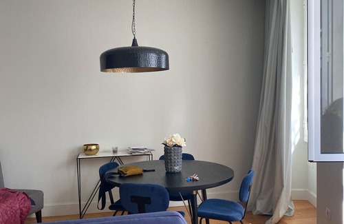 Centro / Baixa Apartment | Spacious studio with WiFi, a king size bed, and a murphy bed in vibrant Porto