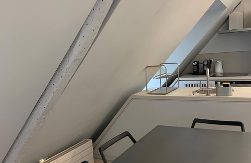 Arts-et-Metiers Apartment | Spacious Stunning 6th Floor Apartment in Renovated "Haussmannian" Building