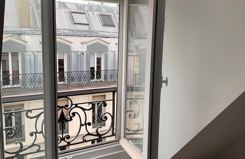 Arts-et-Metiers Apartment | Spacious Stunning 6th Floor Apartment in Renovated "Haussmannian" Building