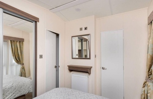 Great Houghton Cabin | Spacious Stunning Lakeside 3 bed Holiday Home