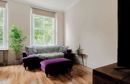 Camden Town with Primrose Hill Apartment | Spacious & stylish 1-bed flat in Primrose Hill