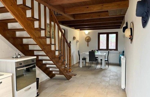 Villa Latina Apartment | Spacious & Stylish apartment- sleeps 6- WIFI