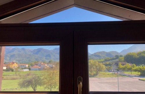 Villa Latina Apartment | Spacious & Stylish apartment- sleeps 6- WIFI