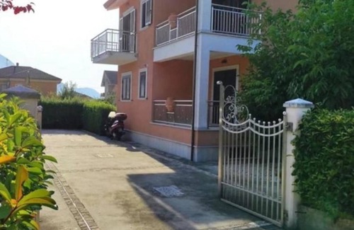 Villa Latina Apartment | Spacious & Stylish apartment- sleeps 6- WIFI