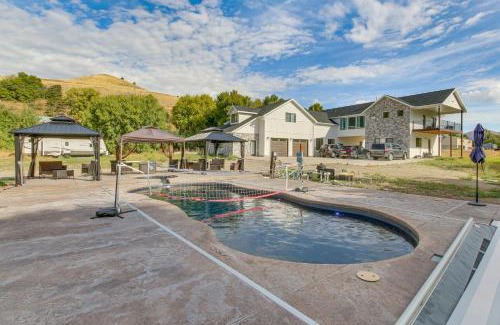 Preston House | Spacious Sugar Creek Lodge on Scenic Cub River!