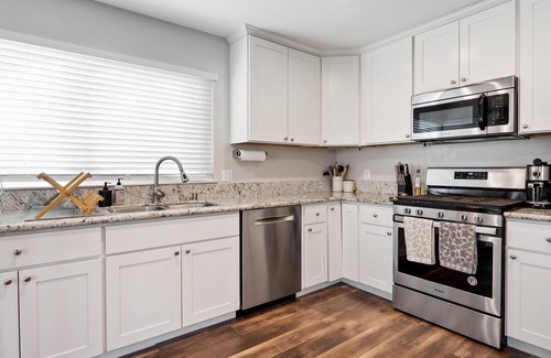 Sacramento House | Spacious & Suitable Home Perfect for Travelers