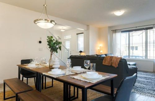 Calgary House | Spacious Suite