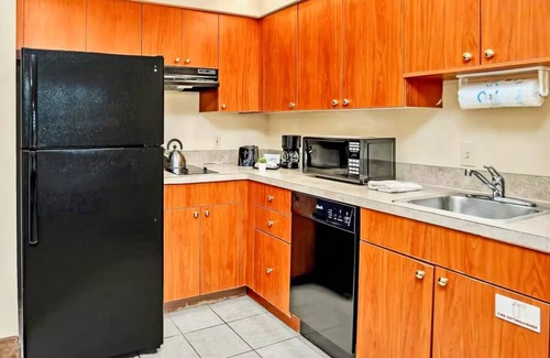 Florida Central Atlantic Coast Apartment | Spacious Suite near Disney w Pool, Hot Tub, Arcade