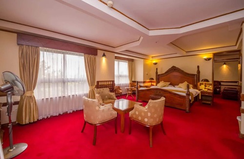 Nairobi Hotel | Spacious Suite Near Nairobi National Park! Outdoor Pool, Free Parking!