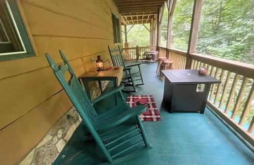 Blowing Rock Cabin | Spacious suite surrounded by nature with living room, fireplace, porch, fire pit