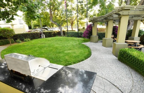 Snail Hotel | Spacious Suite w/Kitchen, DVD Library, Outdoor BBQ, and Complimentary Breakfast