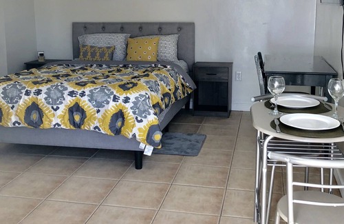 Pembroke Pines Apartment | Spacious Suite with Private Entrance and Pool View