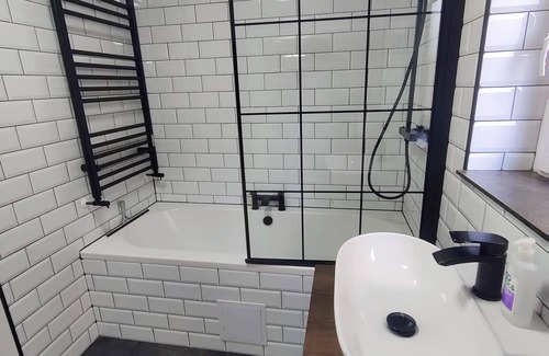Camberwell Apartment | Spacious&sunny 1-bedroom flat: excellent transport links to airports¢ral LDN