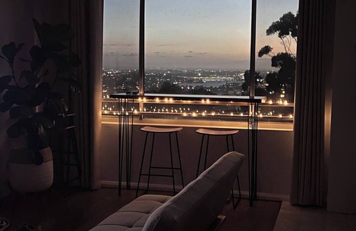 Crows Nest Apartment | Spacious Sunny Studio with City & Harbour Views - Crows Nest