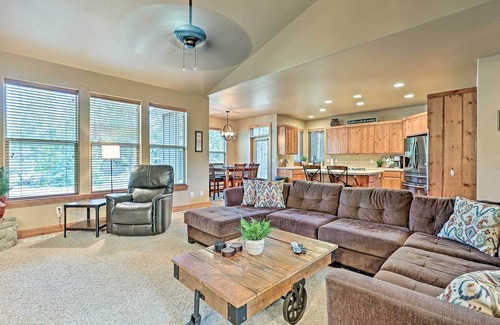 Deer Park House | Spacious Sunriver Home w/Hot Tub & Gas Grill