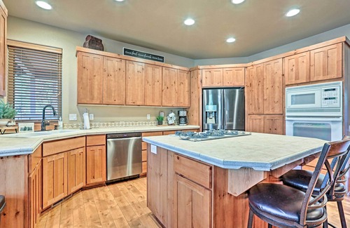 Deer Park House | Spacious Sunriver Home w/Hot Tub & Gas Grill