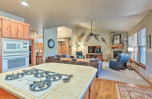 Deer Park House | Spacious Sunriver Home w/Hot Tub & Gas Grill