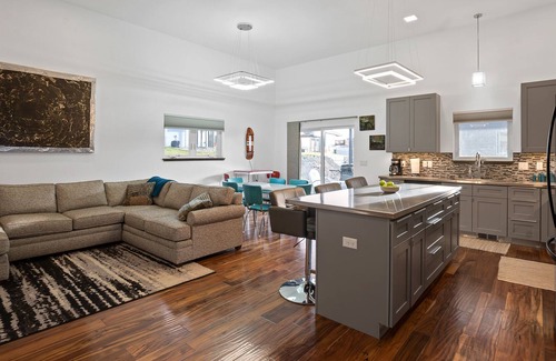 Rapid City House | Spacious, tall ceilings, open fl plan, Hot tub, patio dining, & shopping closeby